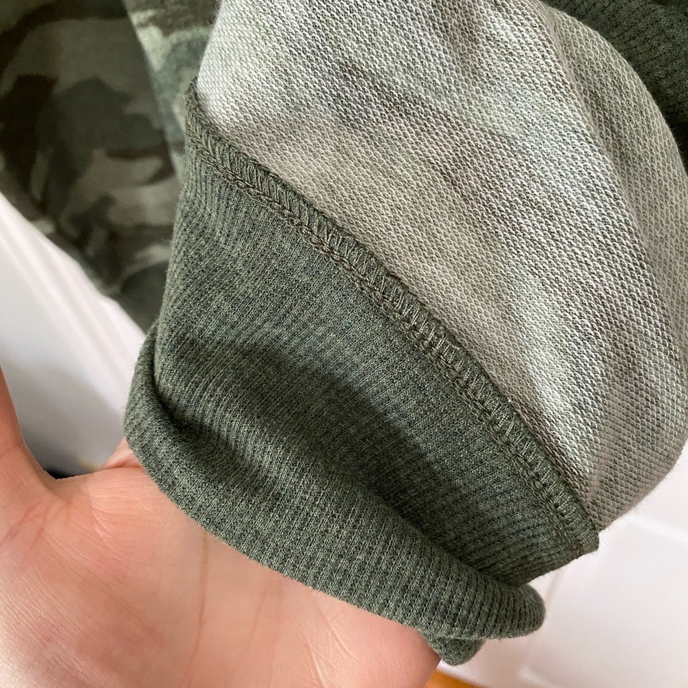 Camouflage Crew Neck Sweater - Medium - Picture 3 of 5